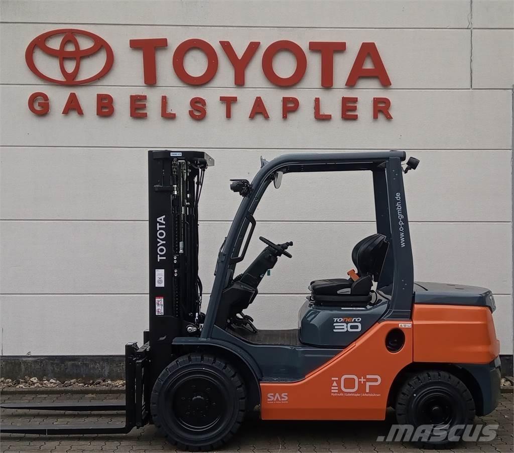 Toyota 52-8FDF30 Tehnika ar dīzeļa dzinēju