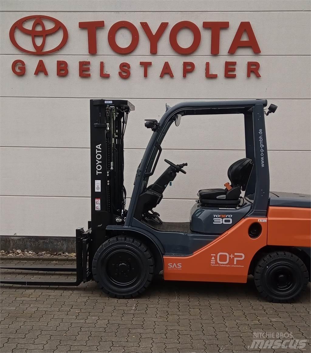 Toyota 52-8FDF30 Tehnika ar dīzeļa dzinēju