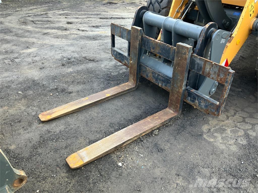 Liebherr L526 Iekrāvēji uz riteņiem