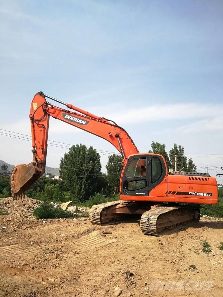 Doosan dx225 Kāpurķēžu ekskavatori