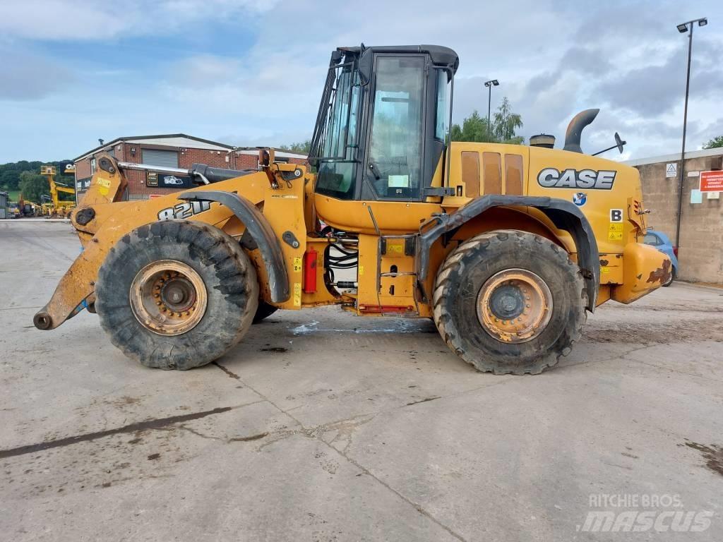 CASE 821 FXR Iekrāvēji uz riteņiem