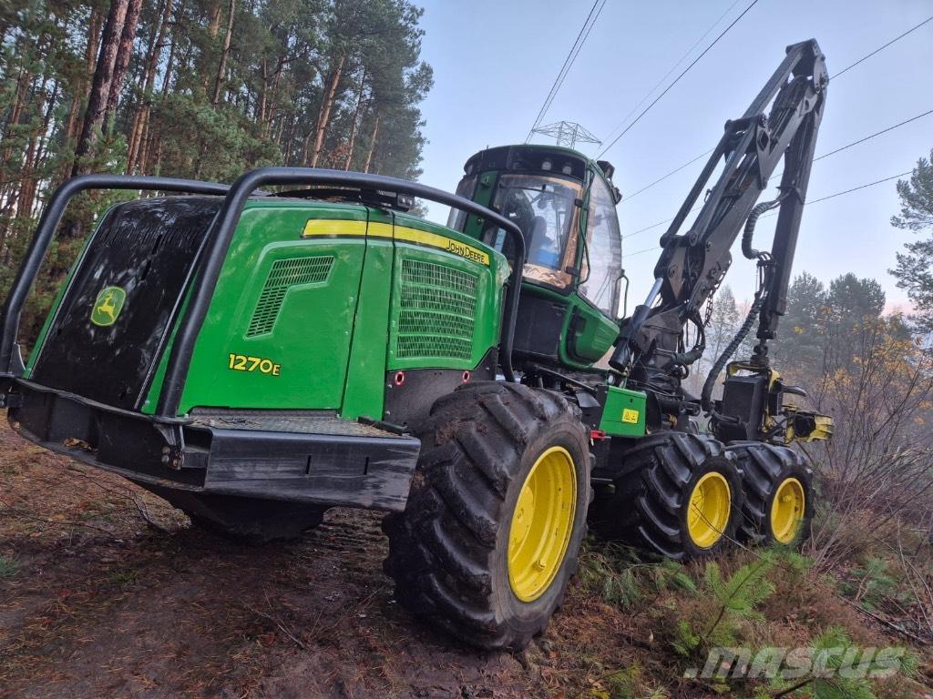 John Deere 1270 E Harvesteri