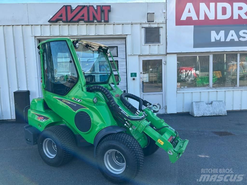 Avant E 527 Med  hytt Lietoti riteņu kompaktiekrāvēji