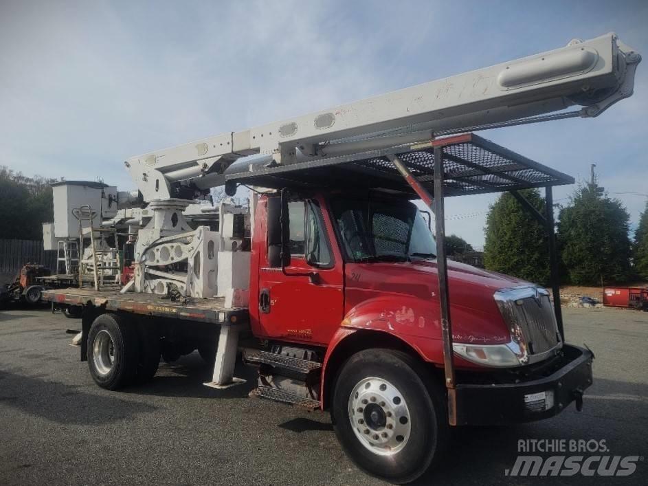 International 4300 Pacēlāji uz automašīnas bāzes
