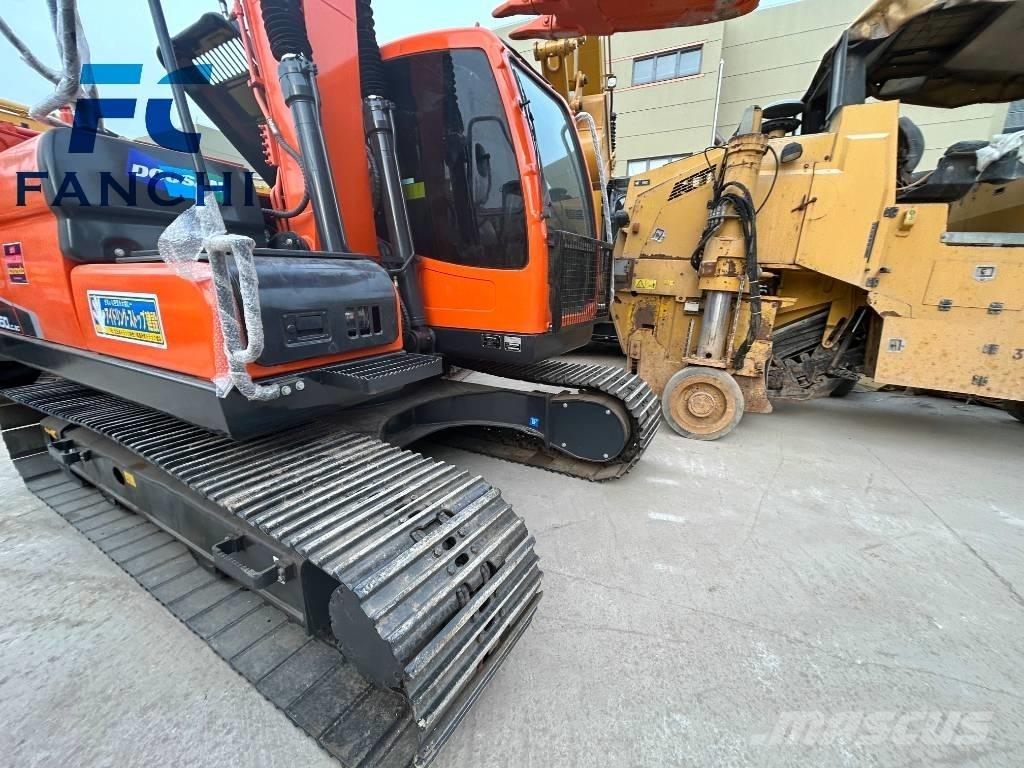Doosan dx150 Kāpurķēžu ekskavatori