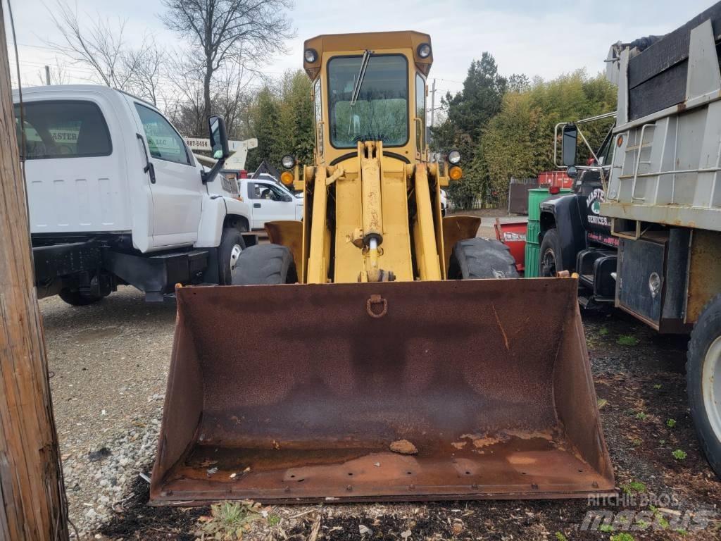 John Deere 444 A Iekrāvēji uz riteņiem