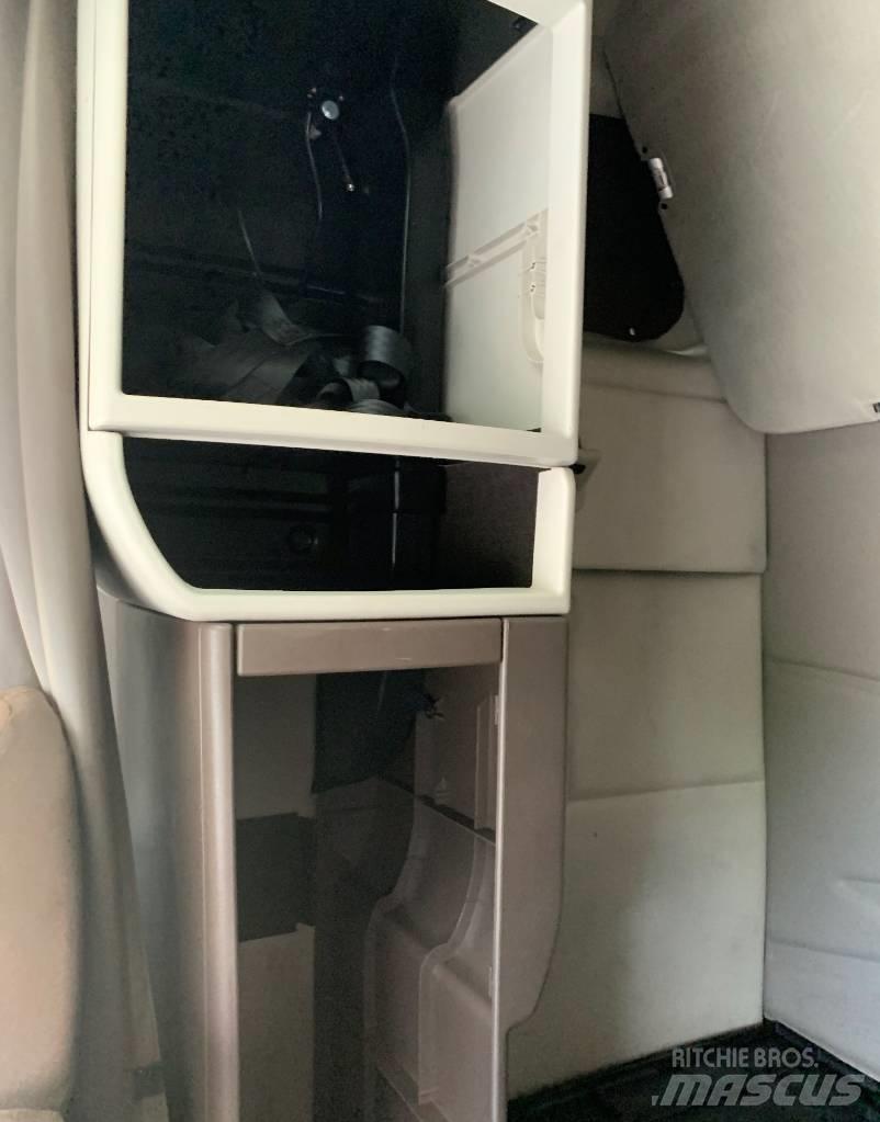 Volvo VNL 42 670 Vilcēji