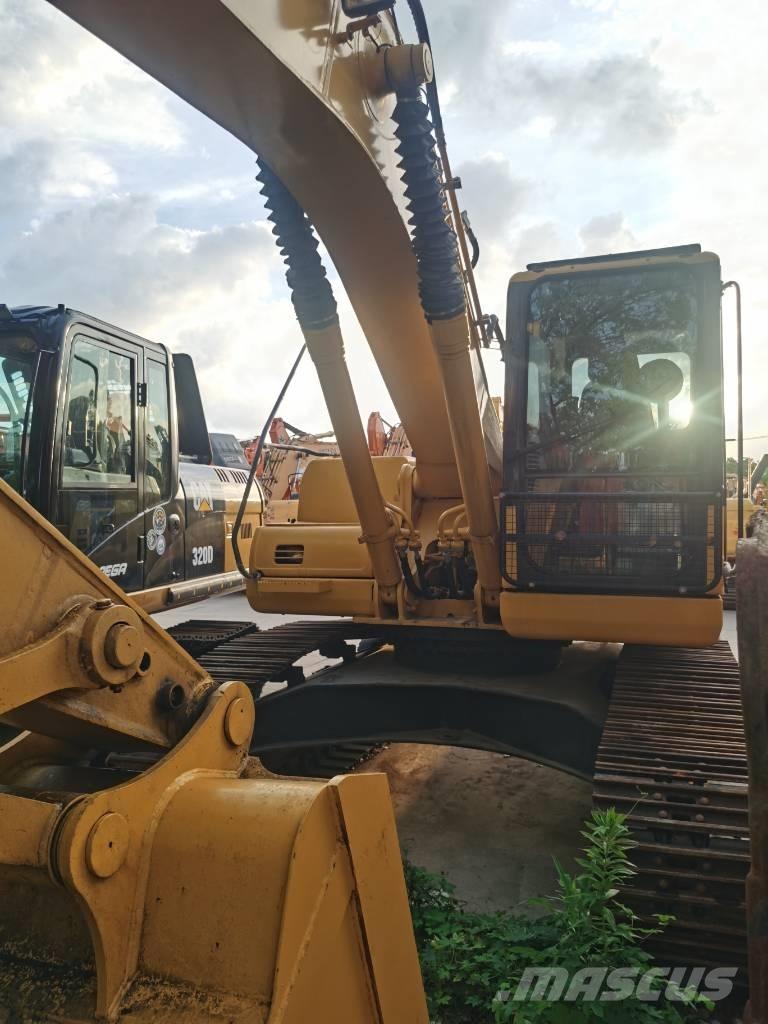 Komatsu PC 220-7 Kāpurķēžu ekskavatori