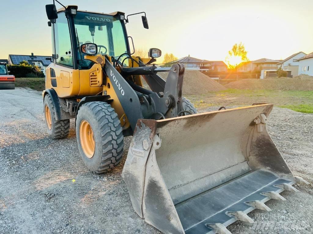 Volvo L25FZ Lietoti riteņu kompaktiekrāvēji