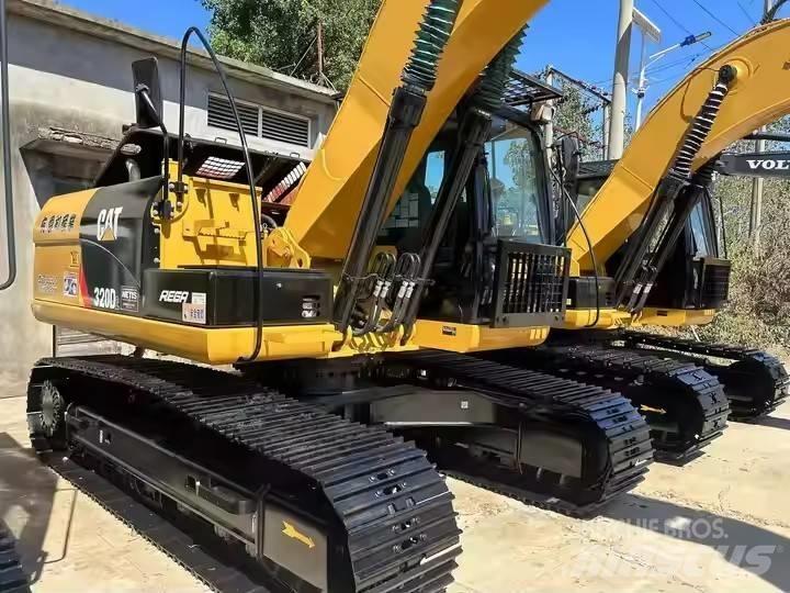 CAT CAT320D2 Vidēja lieluma ekskavatori 7 t - 12 t