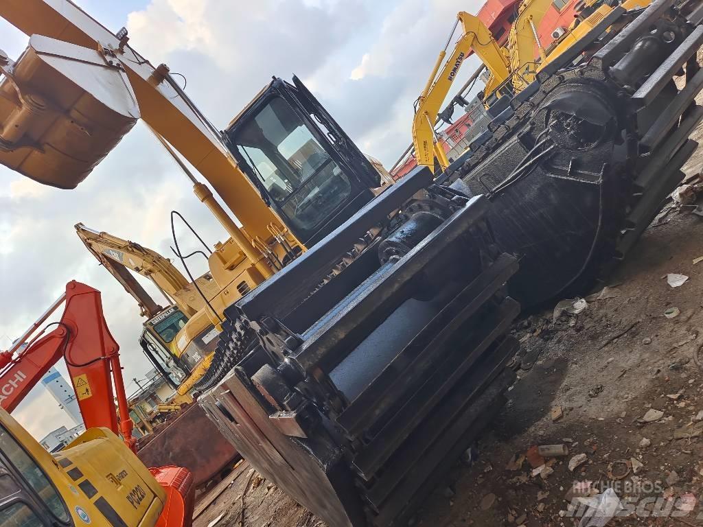 CAT 320 C Amfībijas tipa ekskavatori