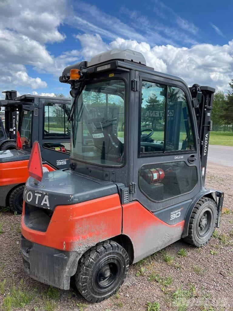 Toyota 56-8FD30F Tehnika ar dīzeļa dzinēju