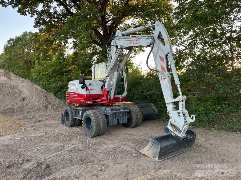Takeuchi TB295W Ekskavatori uz riteņiem
