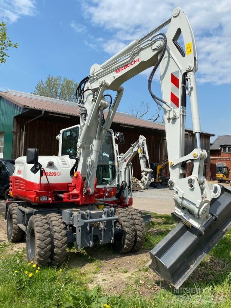 Takeuchi TB295W Ekskavatori uz riteņiem