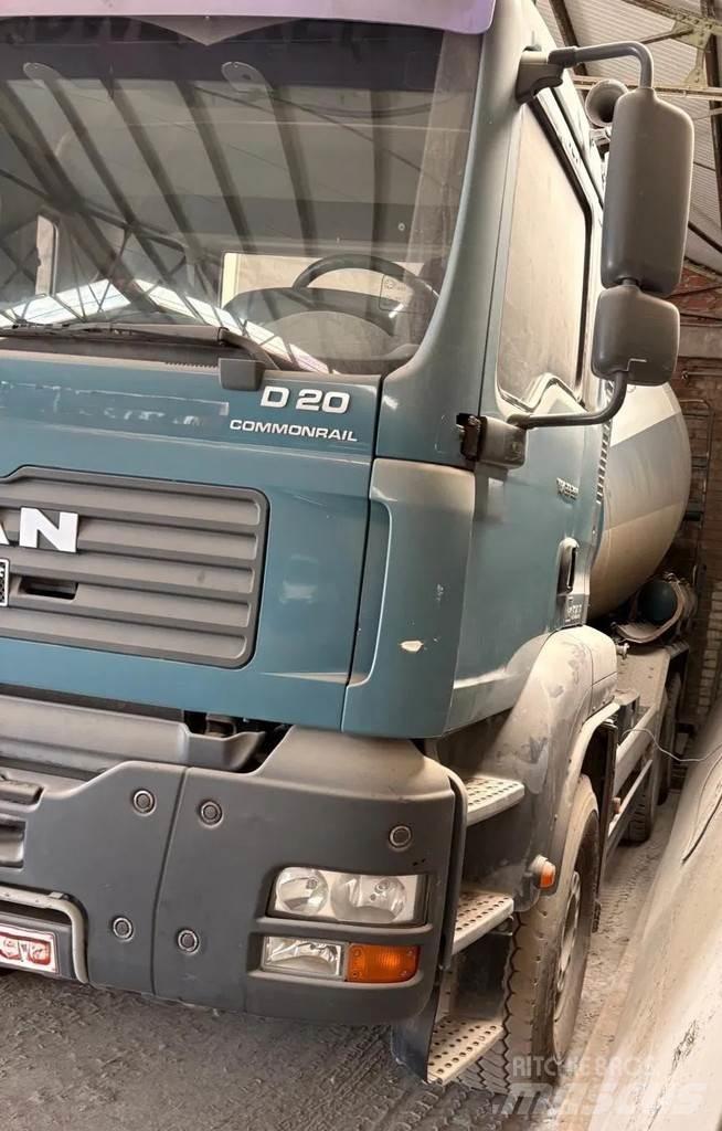 MAN 33 TGA 33.350 Betonvedēji