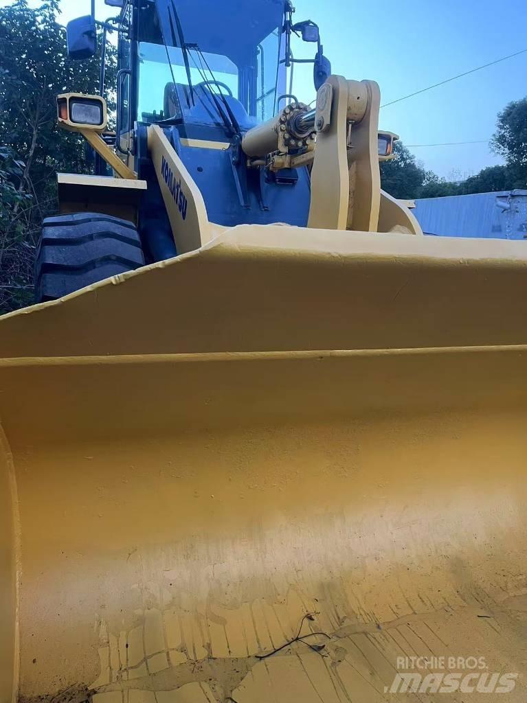 Komatsu WA 320 Iekrāvēji uz riteņiem