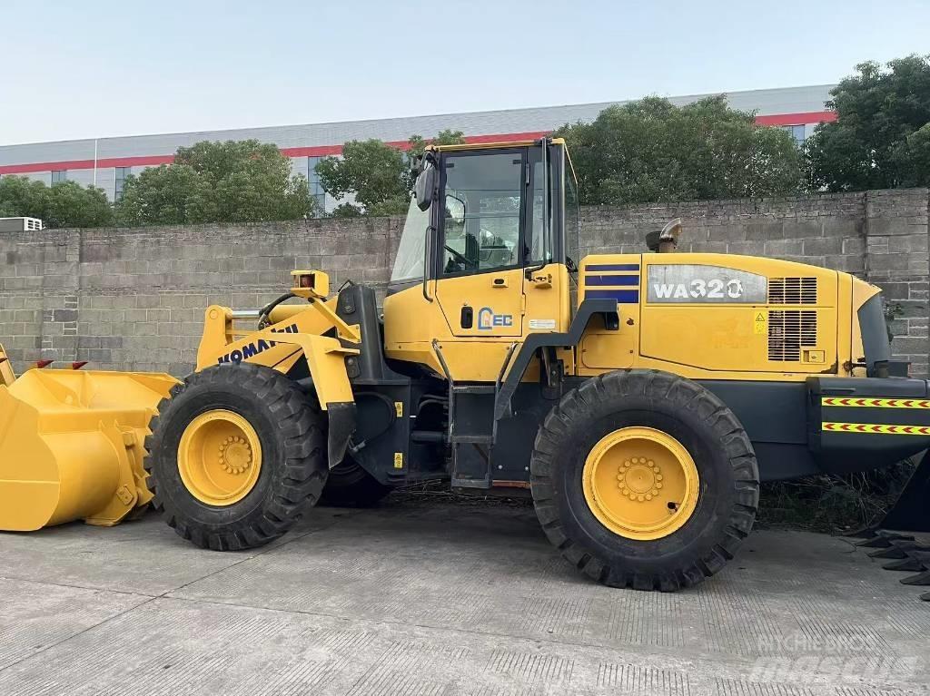 Komatsu WA 320 Iekrāvēji uz riteņiem