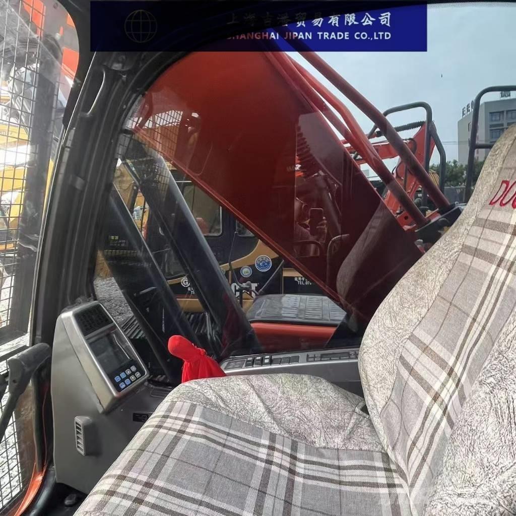 Doosan DX 300 LC Kāpurķēžu ekskavatori