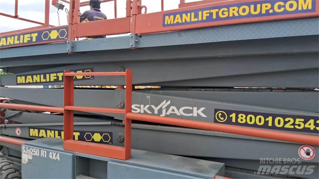 SkyJack 9250RT Šķerveida pacēlāji