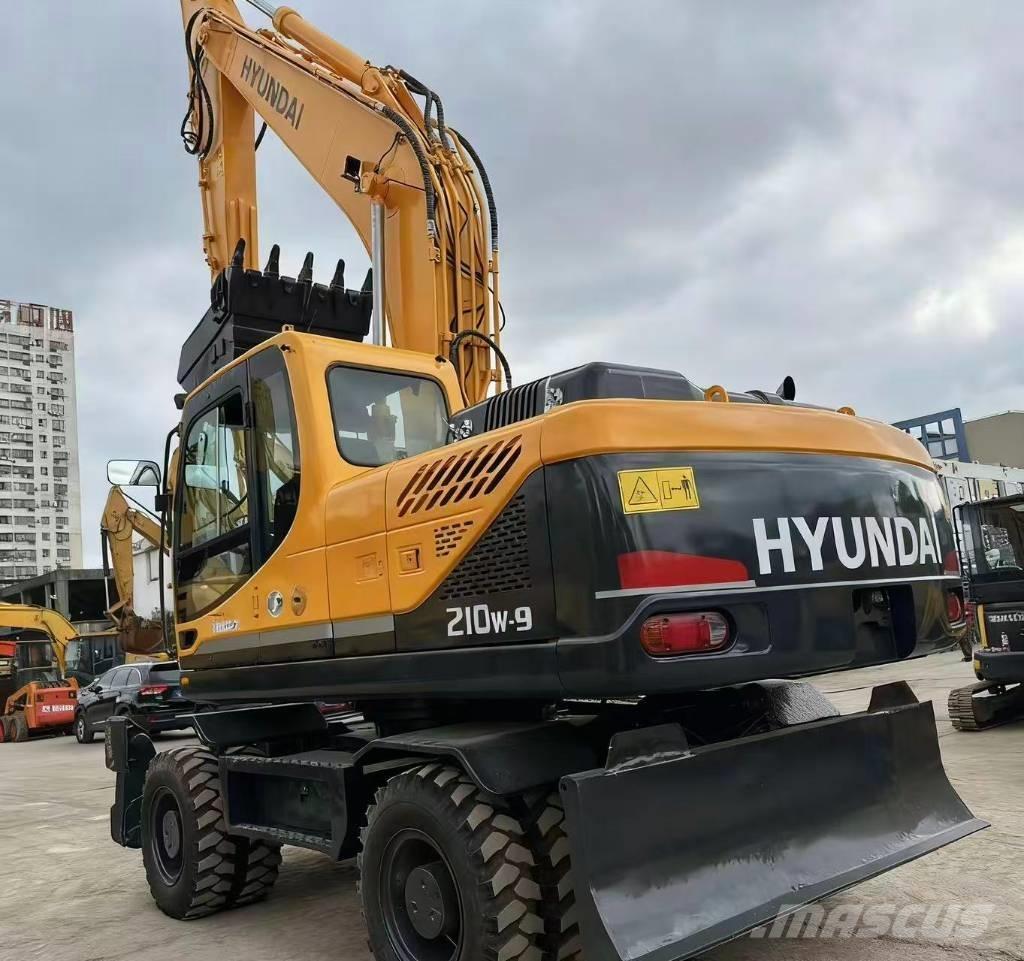 Hyundai 210W -9 Ekskavatori uz riteņiem