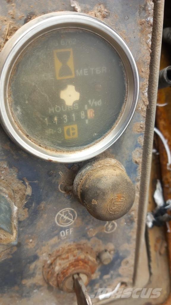 CAT 953 Kāpurķēžu iekrāvēji