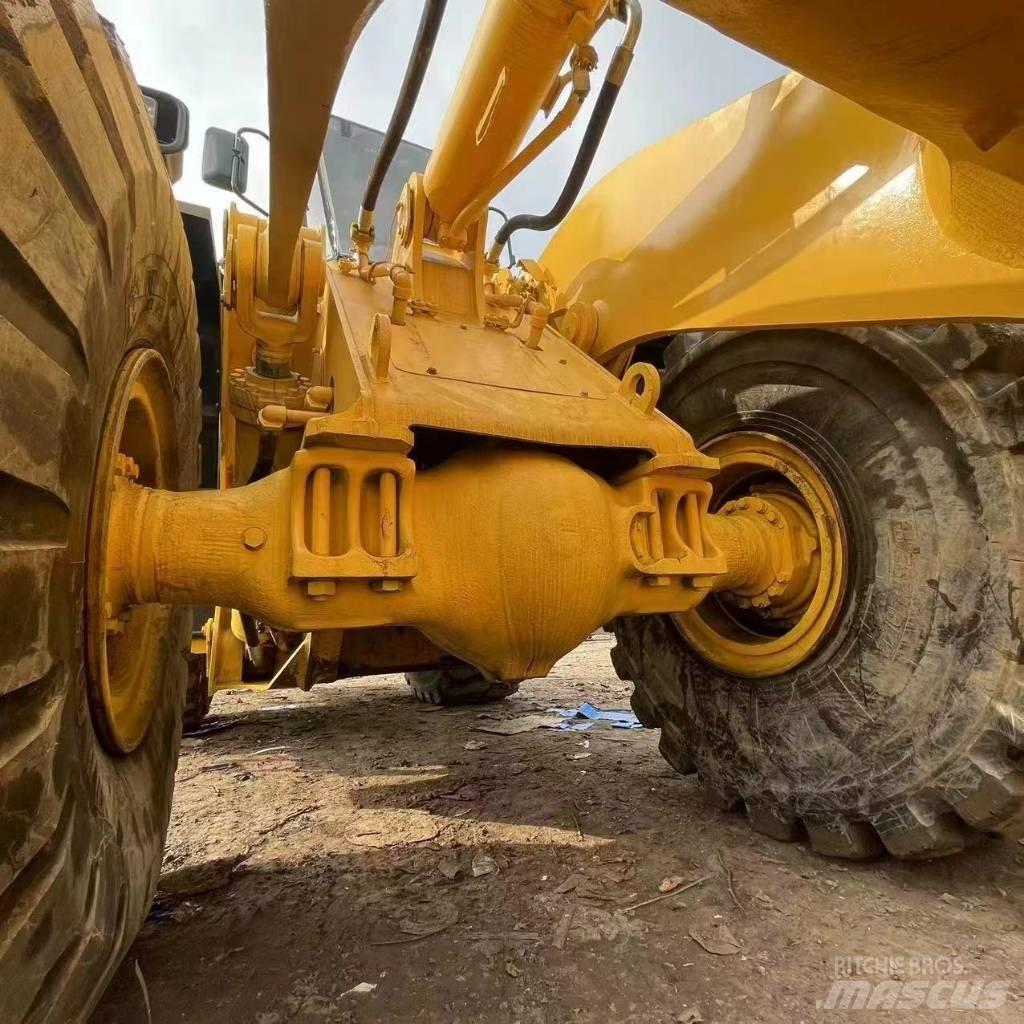 Komatsu WA 500 Iekrāvēji uz riteņiem