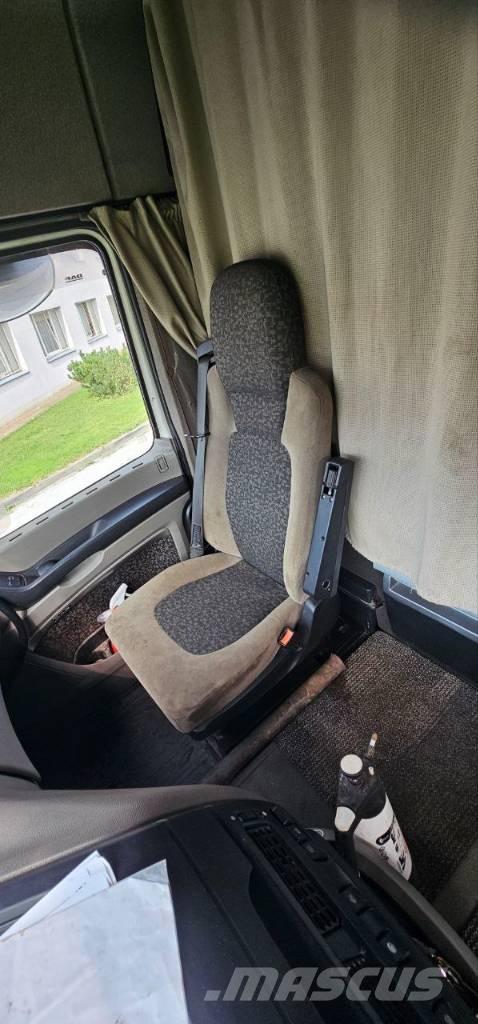 DAF XF 105 Treileri ar āķi