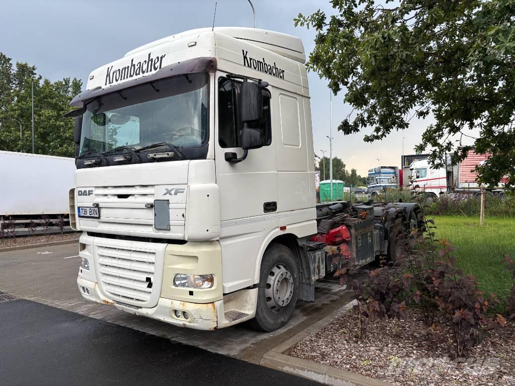DAF XF 105 Treileri ar āķi