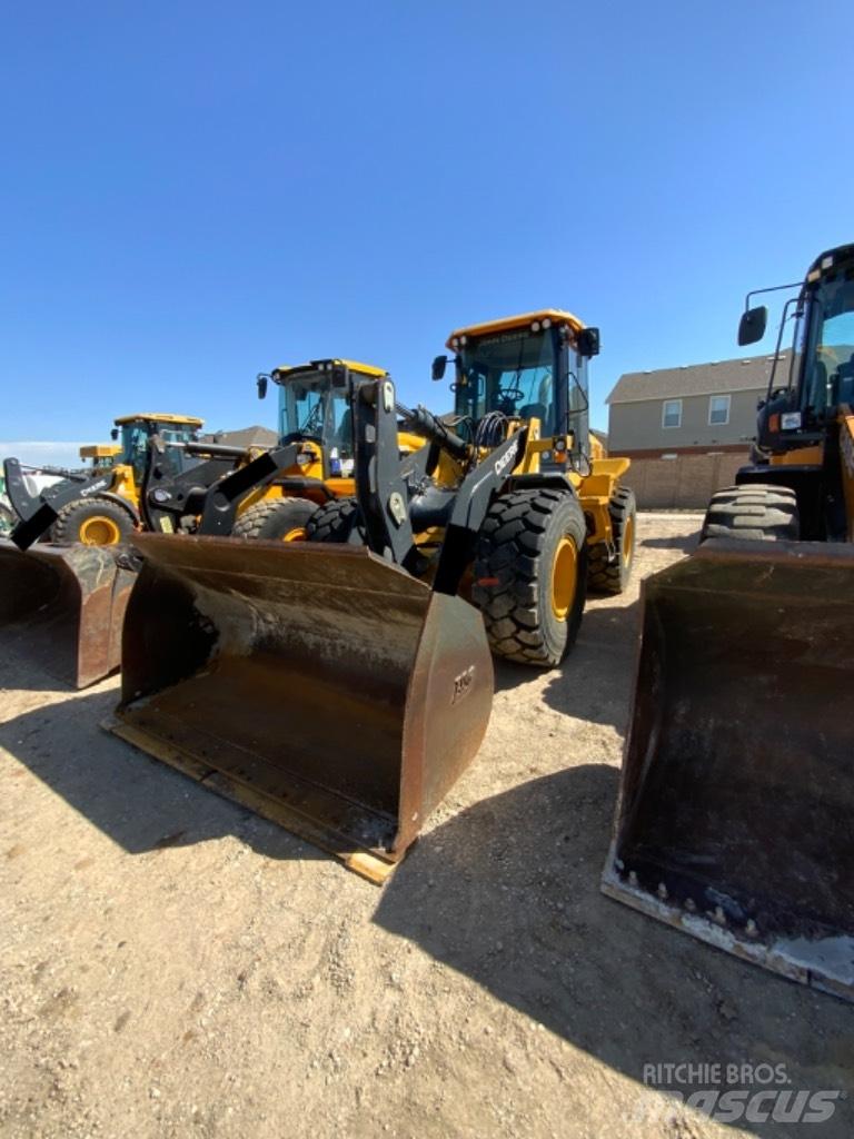 John Deere 544L Iekrāvēji uz riteņiem