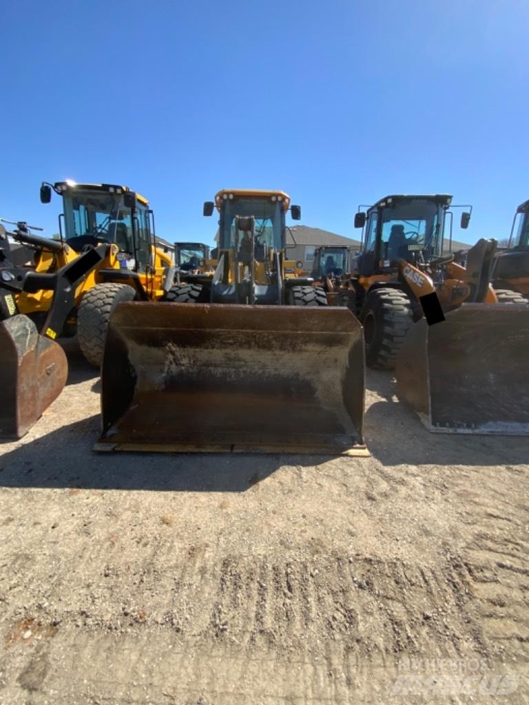 John Deere 544L Iekrāvēji uz riteņiem