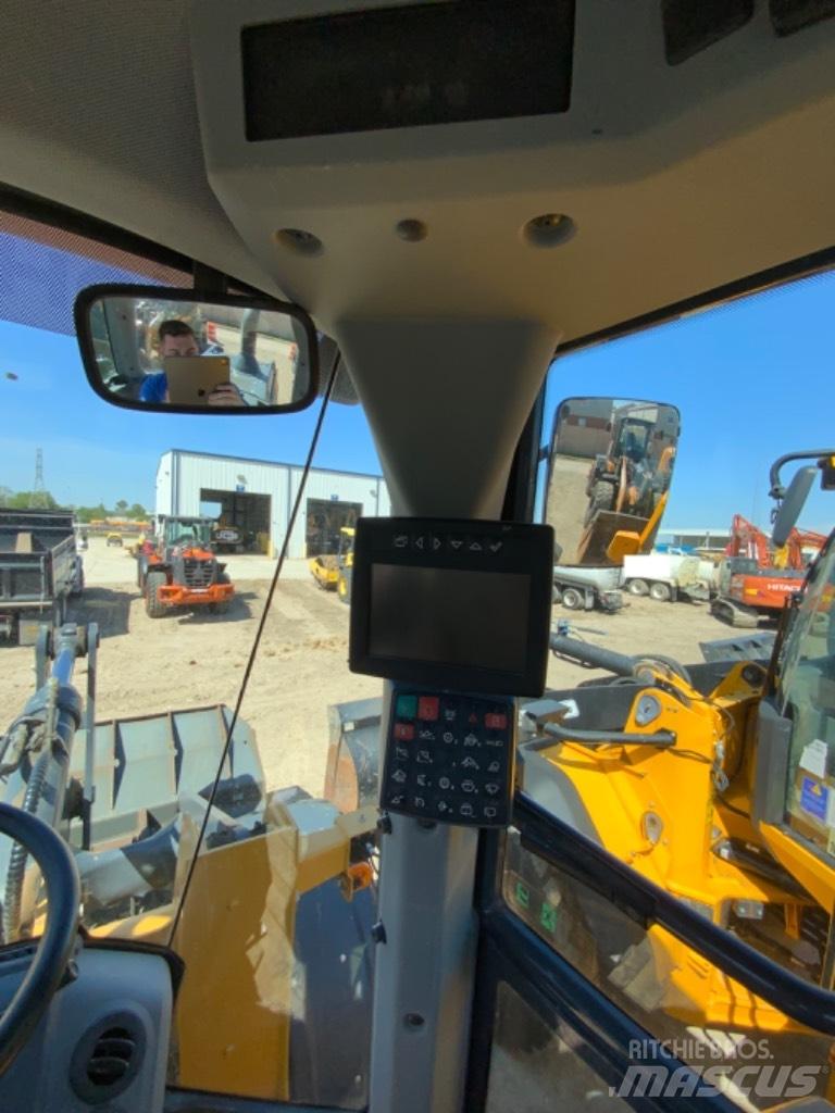 John Deere 544L Iekrāvēji uz riteņiem