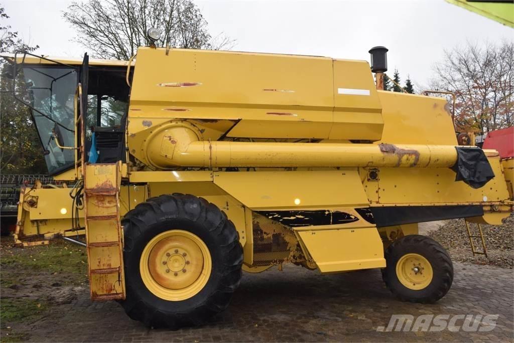 New Holland TF 42 Ražas novākšanas kombaini