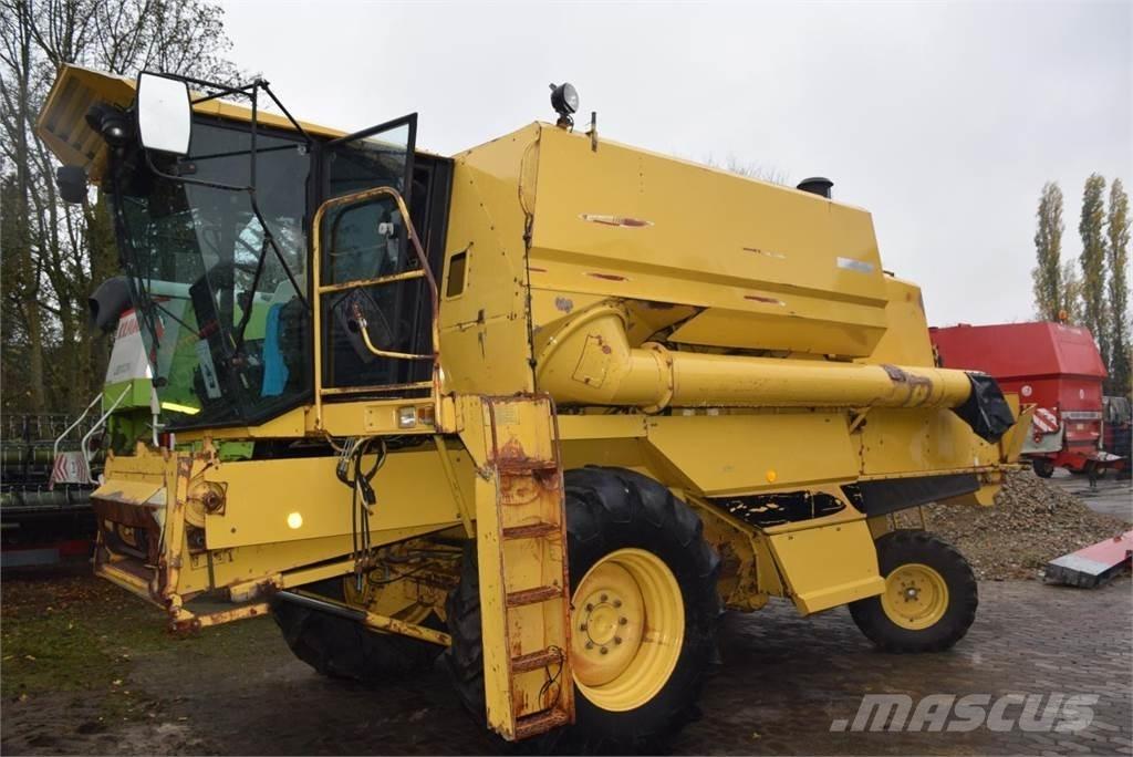 New Holland TF 42 Ražas novākšanas kombaini