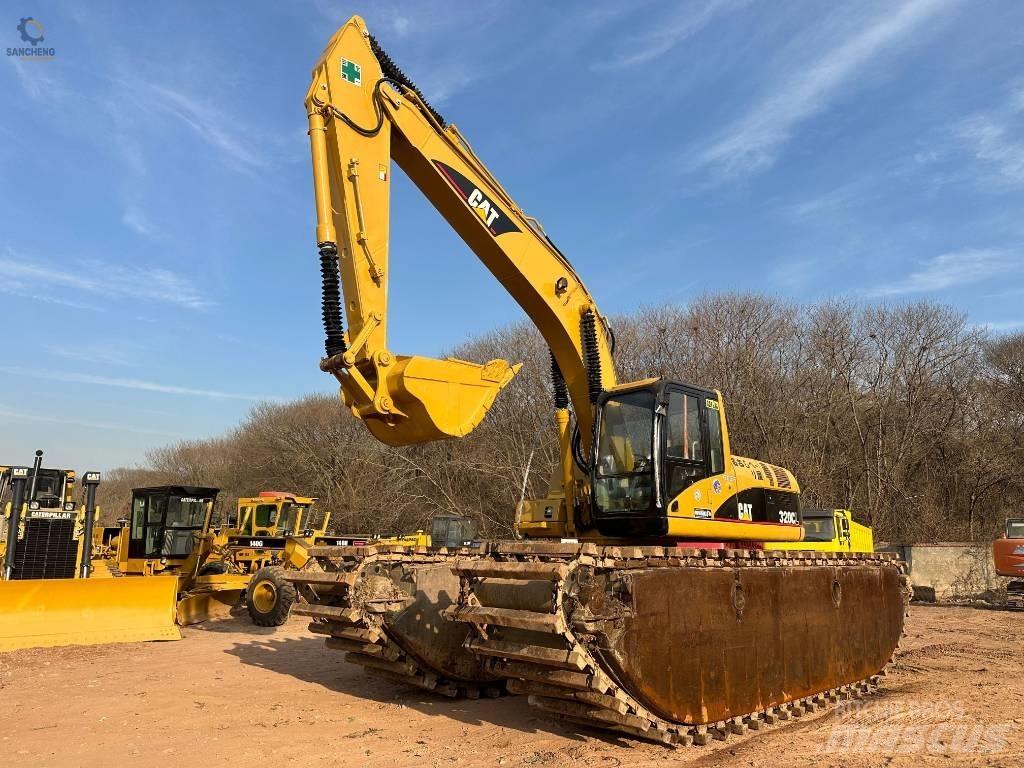 CAT 320 C L Amfībijas tipa ekskavatori