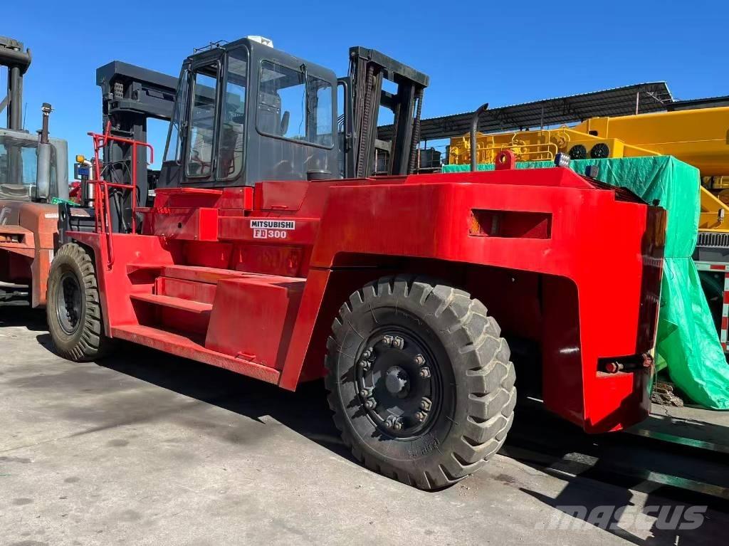 Mitsubishi FD 30 T Tehnika ar dīzeļa dzinēju