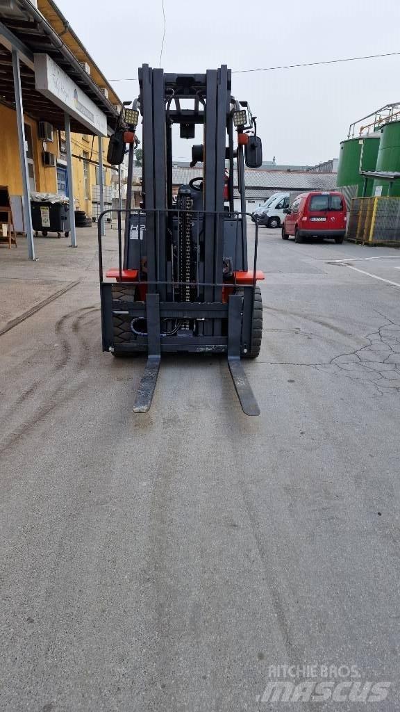 Linde H 25 D Tehnika ar dīzeļa dzinēju