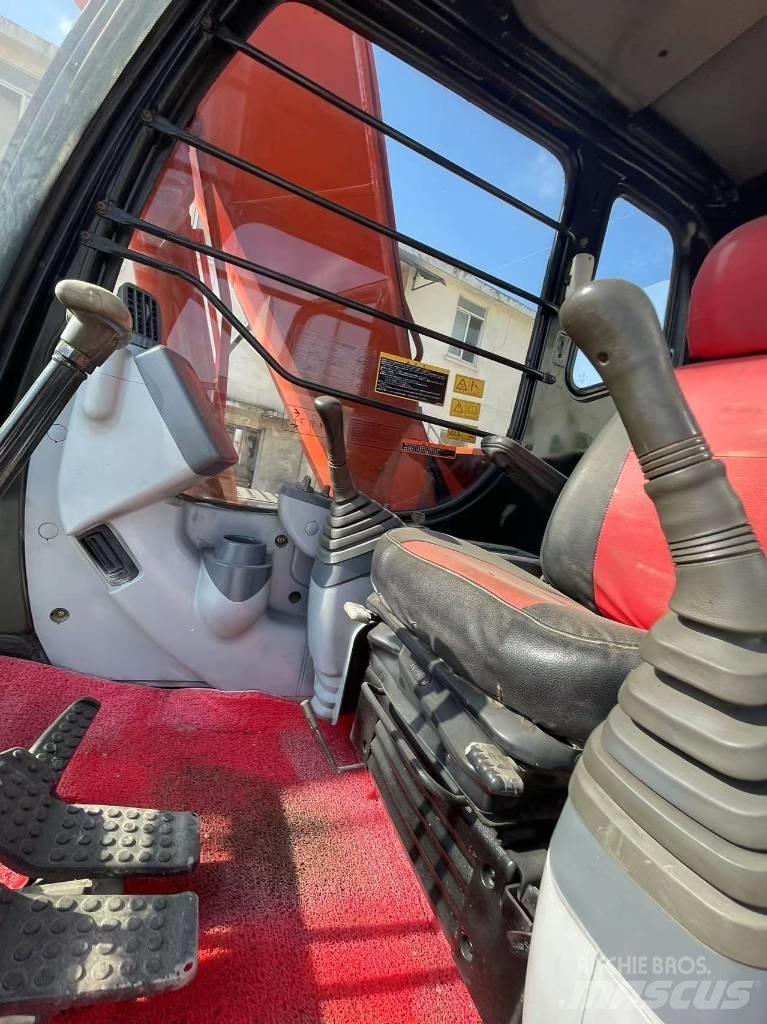 Hitachi ZX 120 Kāpurķēžu ekskavatori