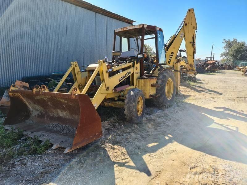 Komatsu WB97R Ekskavatori-iekrāvēji