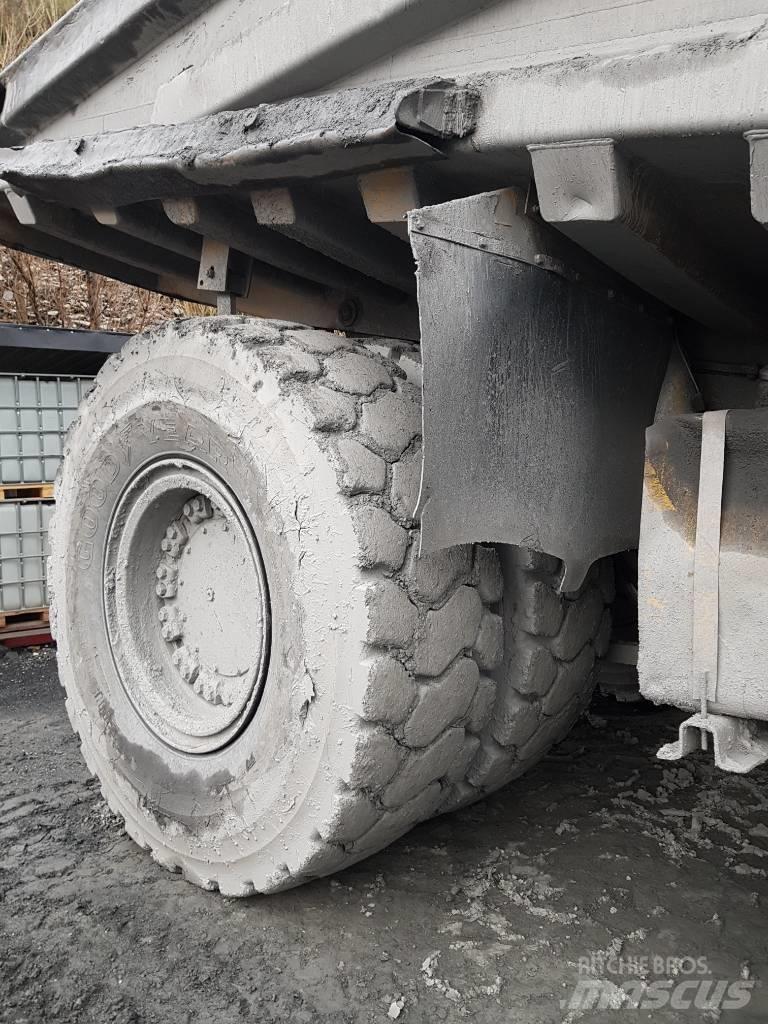 Komatsu HD 465-5 Karjeras kravas automašīnas