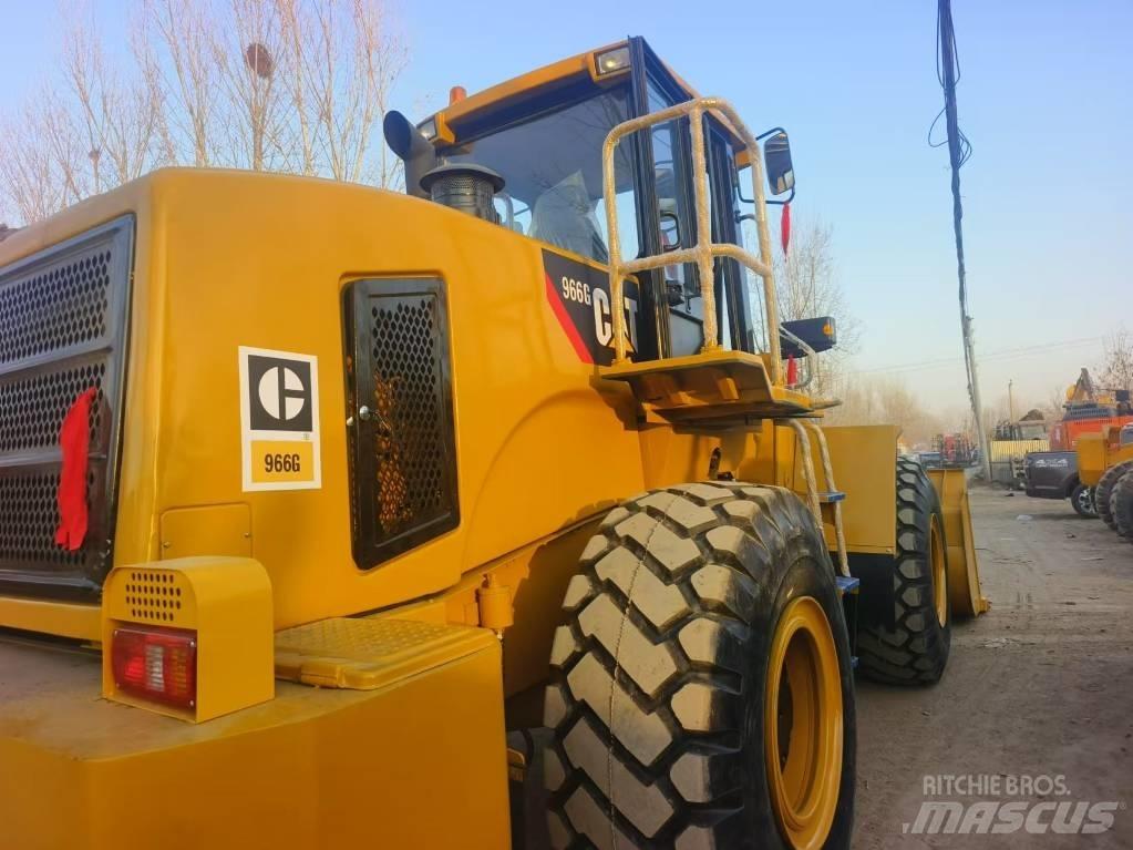 CAT 966G Iekrāvēji uz riteņiem