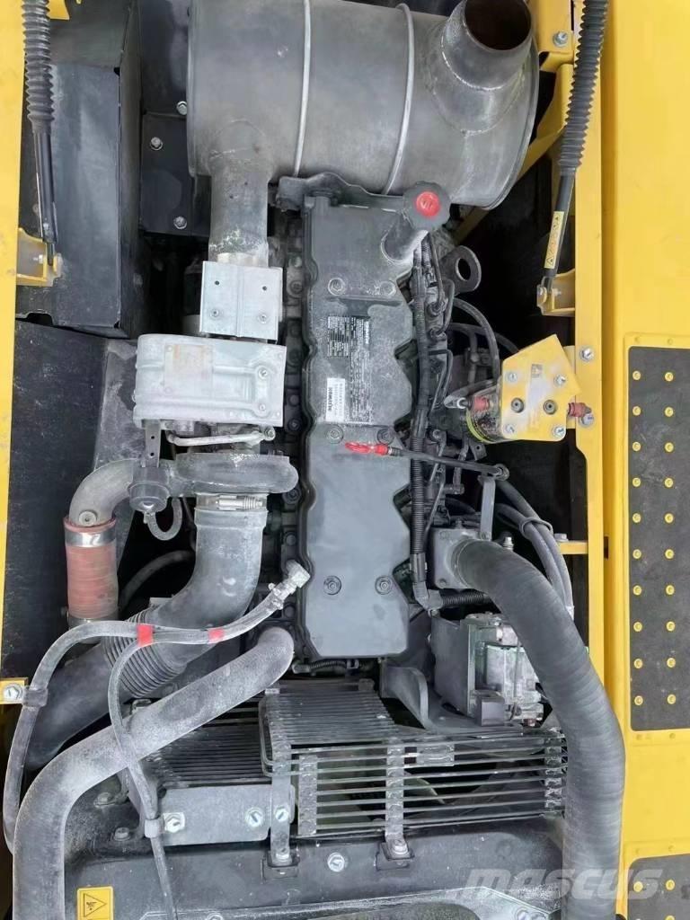 Komatsu PC220-8 Kāpurķēžu ekskavatori