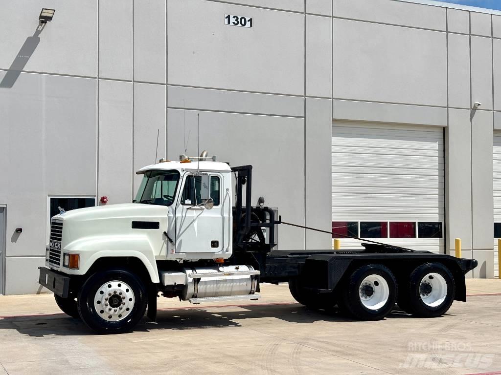 Mack CH 613 Evakuators ar manipulatoru