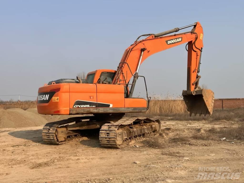 Doosan DX225LC-9C Kāpurķēžu ekskavatori