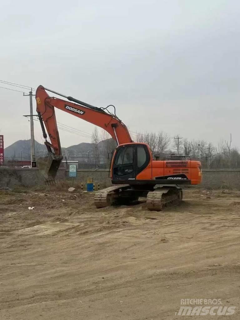 Doosan DX225LC-9C Kāpurķēžu ekskavatori