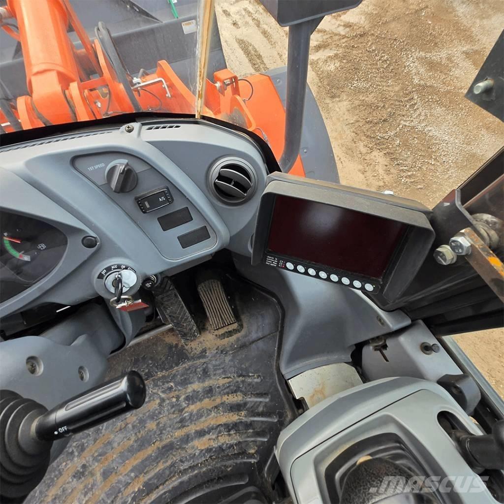 Hitachi ZW150-6 Iekrāvēji uz riteņiem