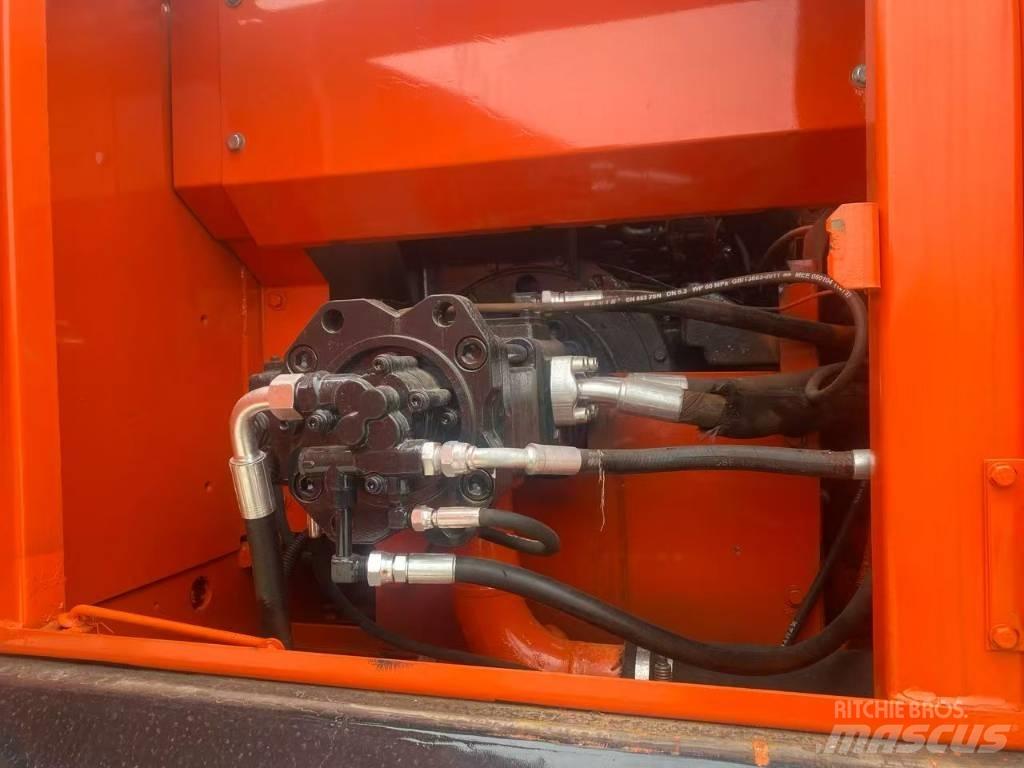 Doosan DX 225 LC Kāpurķēžu ekskavatori