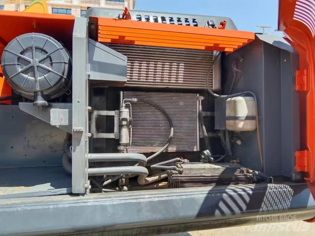 Hitachi ZX 240 Kāpurķēžu ekskavatori