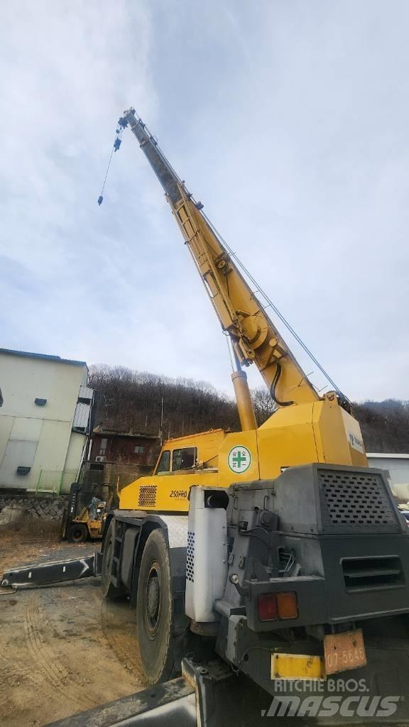 Tadano TR250M-5 Celtņi nelīdzenām virsmām