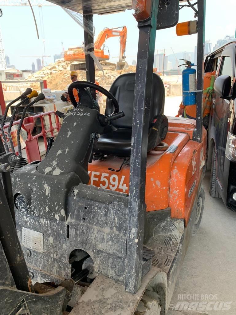 TCM Forklift FD25T4 Tehnika ar dīzeļa dzinēju