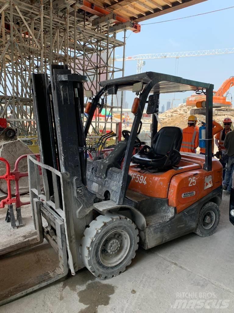 TCM Forklift FD25T4 Tehnika ar dīzeļa dzinēju